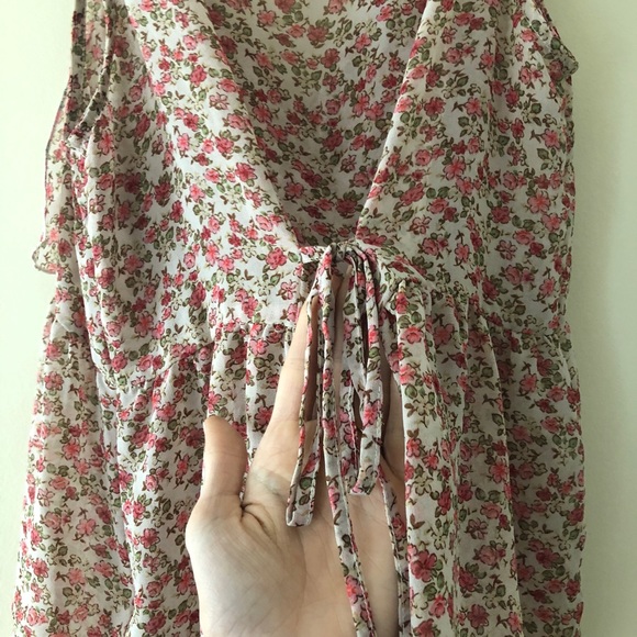 😍 EUC Forever 21 Floral, Tie Back Sleeveless Top - Picture 7 of 8